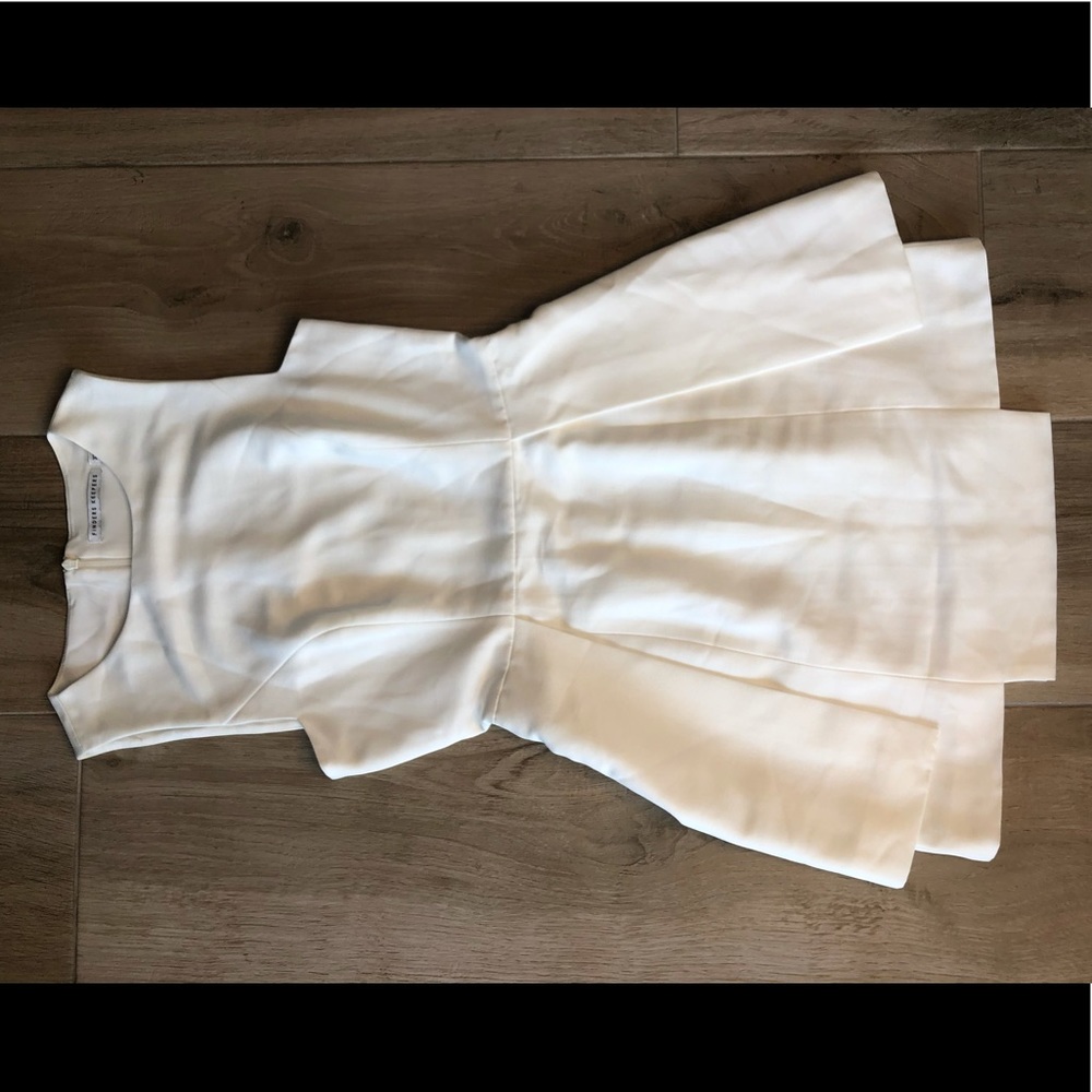 Finders Keepers The Frame Dress in White - Picture 4 of 5